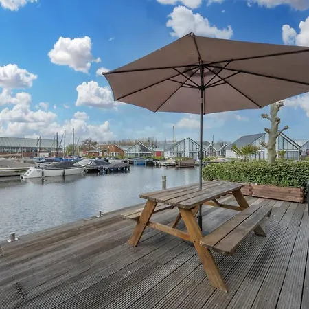 Meerzicht 70 - Vakantiehuis Aan Het Water! Holiday home *