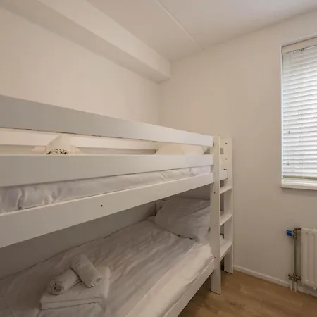 Vakantiehuis Meerzicht 70 - Aan Het Water! Uitgeest