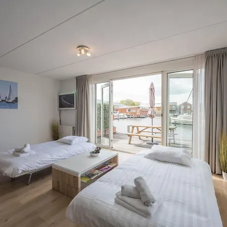 Holiday home Meerzicht 70 - Vakantiehuis Aan Het Water! *