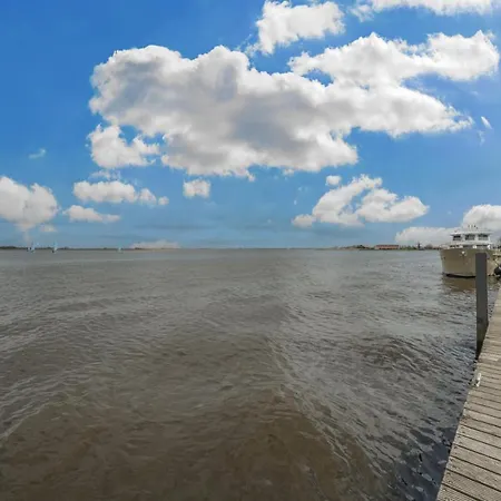 Meerzicht 70 - Aan Het Water! * Uitgeest