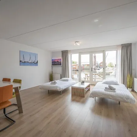 Vakantiehuis Meerzicht 70 - Aan Het Water! Uitgeest