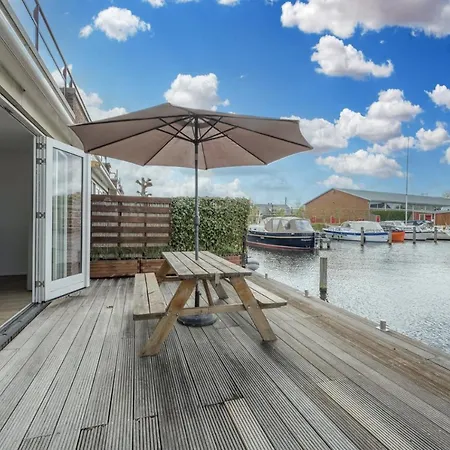 Casa vacanze Meerzicht 70 - Aan Het Water! Uitgeest